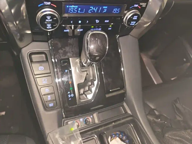 Toyota Vellfire — Фото автомобиля 13