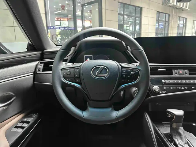 Lexus ES — Фото автомобиля 9