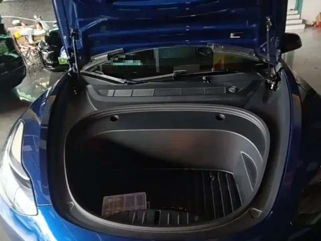 Tesla Model 3 — Фото автомобиля 19