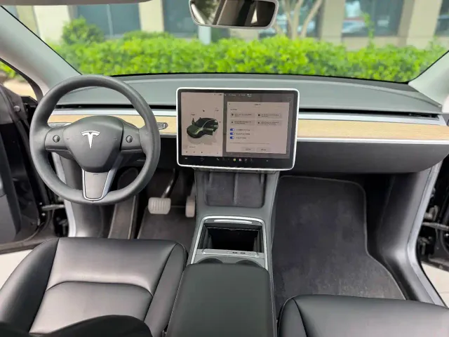 Tesla Model Y — Фото автомобиля 5