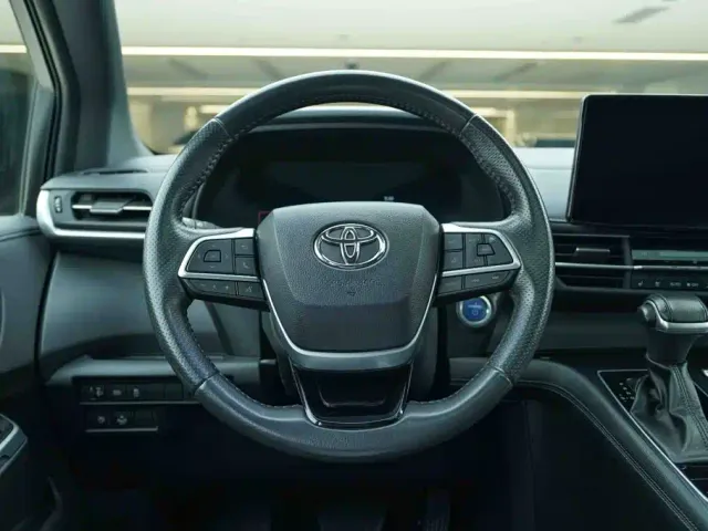 Toyota Sienna — Фото автомобиля 17