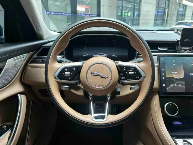 Jaguar XFL — Фото автомобиля 15