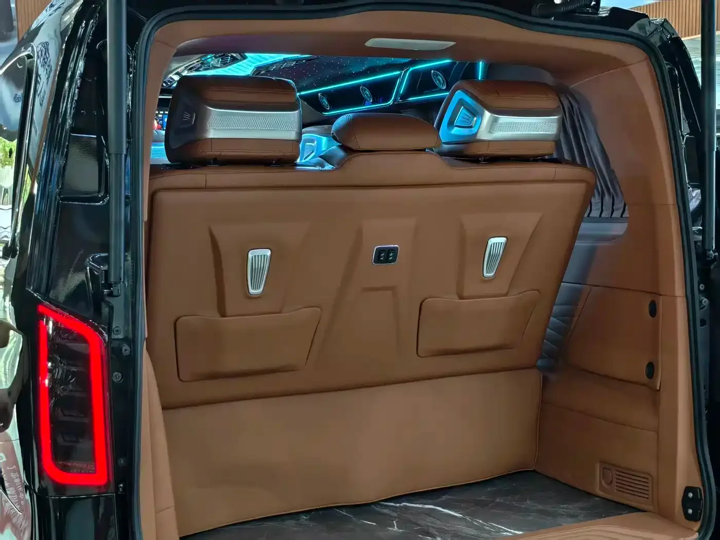 Mercedes-Benz Vito 2024 2.0T Elite Edition 7-Seater — Фото автомобиля 15
