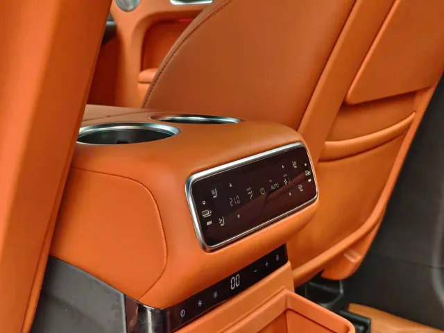Li Auto L8 — Фото автомобиля 18
