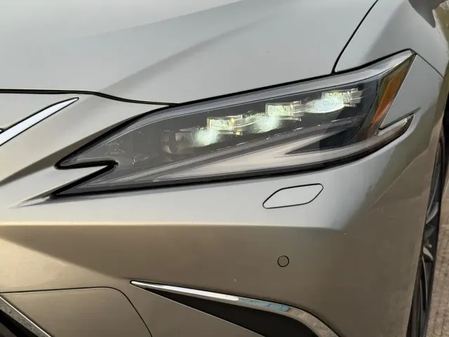 Lexus ES — Фото автомобиля 4