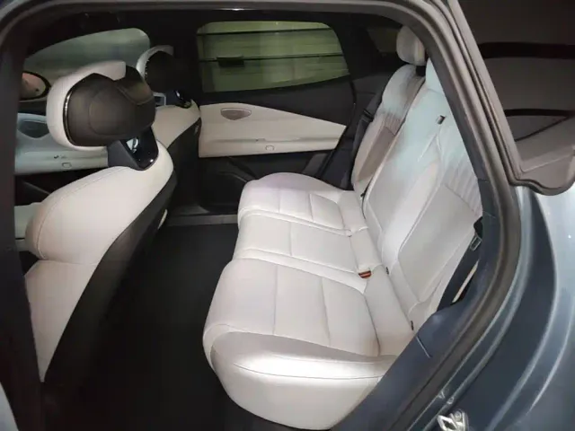 Lynk & Co Z10 — Фото автомобиля 16