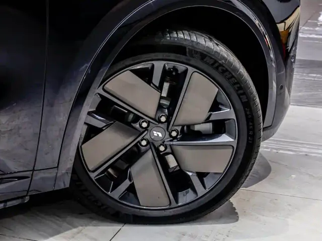 Li Auto L9 — Фото автомобиля 30
