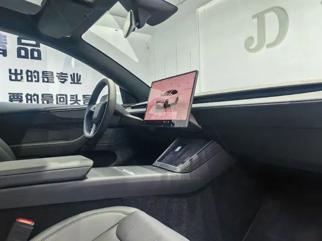 Tesla Model Y — Фото автомобиля 7
