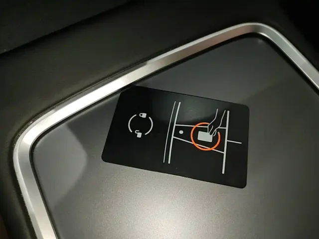 Tesla Model Y — Фото автомобиля 8