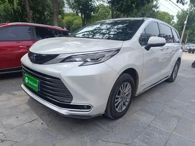 Фотография автомобиля — Toyota Sienna