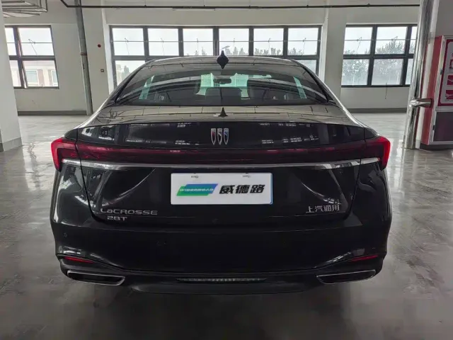 Buick LaCrosse 2025 Model 28T Platinum Edition — Фото автомобиля 4