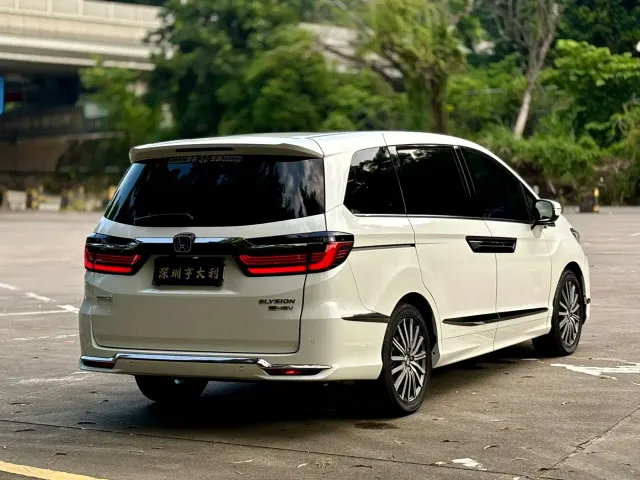 Honda Elysion — Фото автомобиля 12