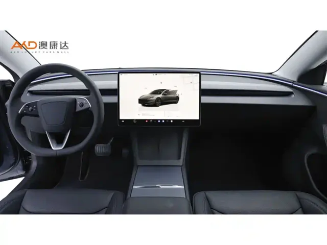 Tesla Model 3 — Фото автомобиля 5