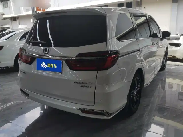 Honda Odyssey — Фото автомобиля 3
