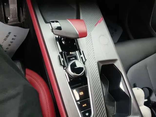 Changan Z6 — Фото автомобиля 13
