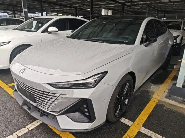 Фотография автомобиля — Changan UNI-V