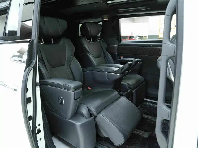 Toyota Vellfire — Фото автомобиля 13