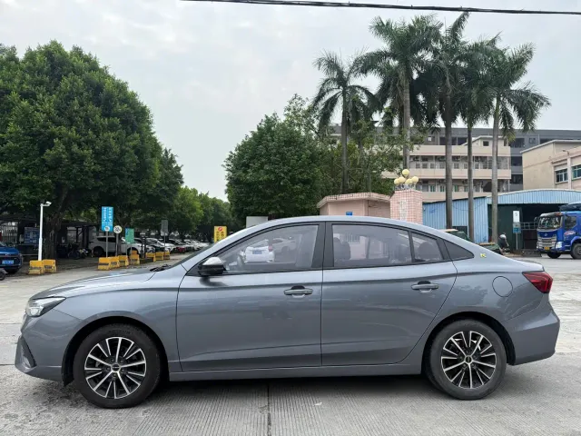 Roewe i5 — Фото автомобиля 12