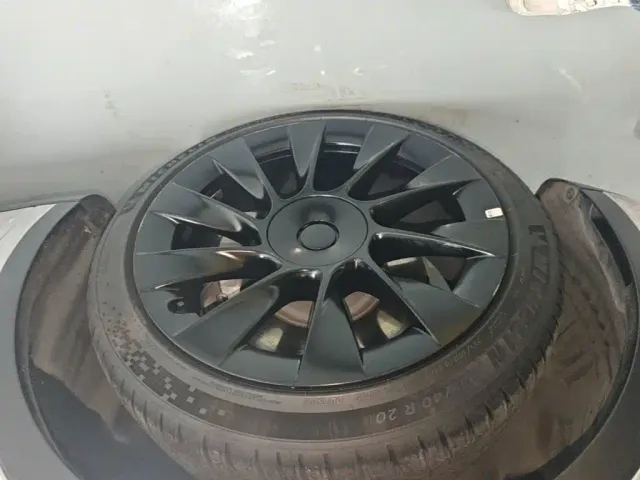 Tesla Model Y — Фото автомобиля 22