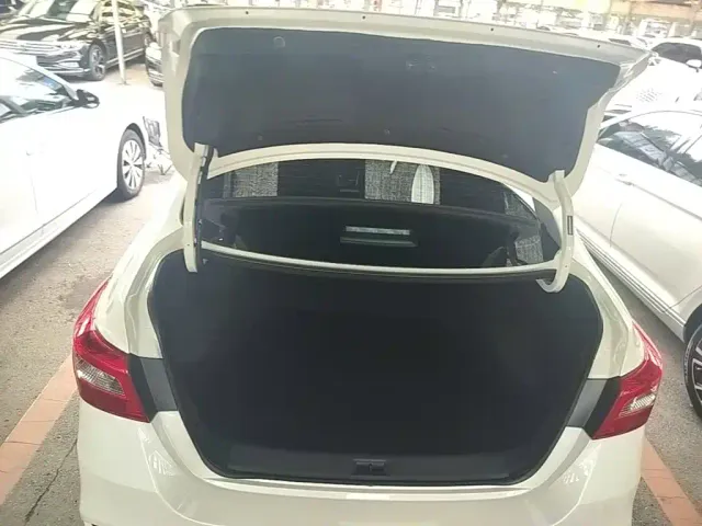 Nissan Sylphy — Фото автомобиля 18
