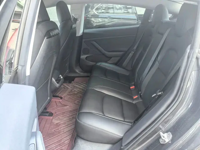 Tesla Model 3 — Фото автомобиля 10