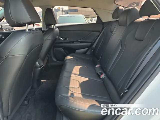 Hyundai AVANTE Avante (CN7) — Фото автомобиля 12