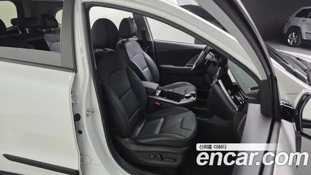 Kia Niro — Фото автомобиля 11