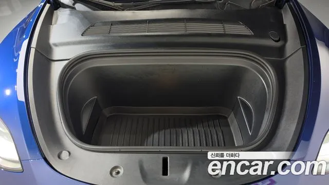 Tesla Model Y — Фото автомобиля 9