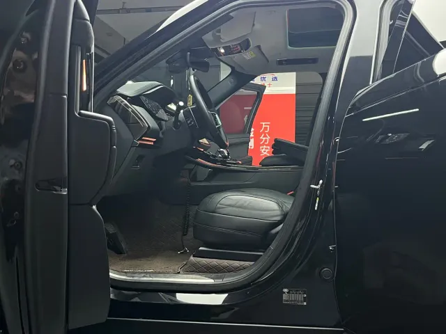 Land Rover Range Rover Sport — Фото автомобиля 13