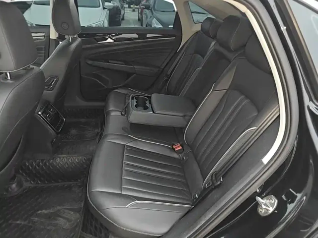 Volkswagen Passat — Фото автомобиля 16