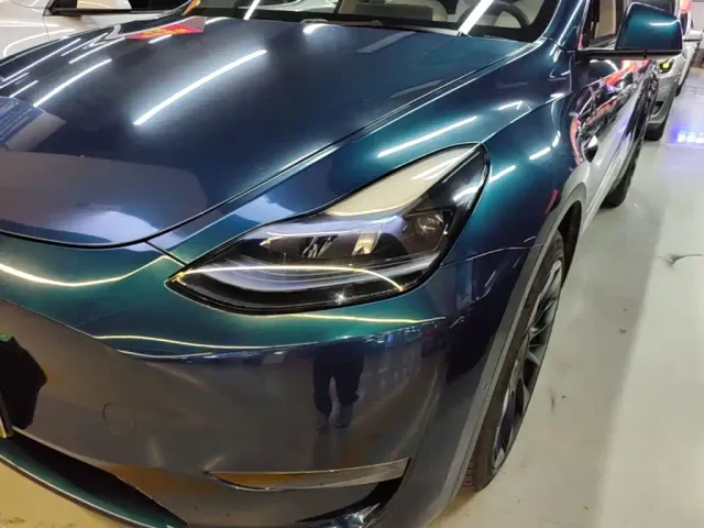Tesla Model Y — Фото автомобиля 23