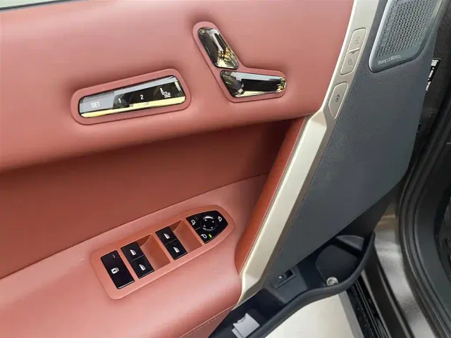 BMW iX M60 — Фото автомобиля 10