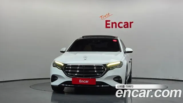 Mercedes-Benz E-Class — Фото автомобиля 3