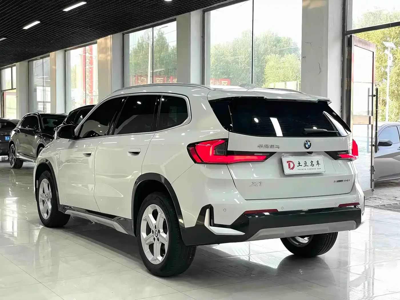 BMW BMW X1 2023 sDrive20Li X Design Package — Фото автомобиля 4
