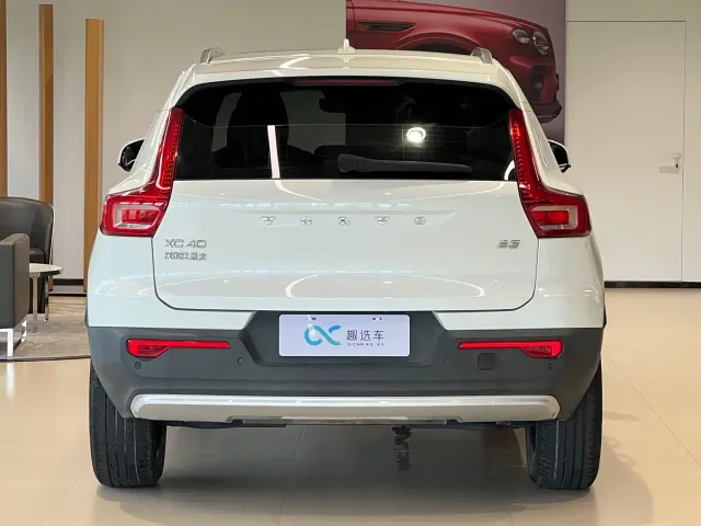 Volvo XC40 — Фото автомобиля 6