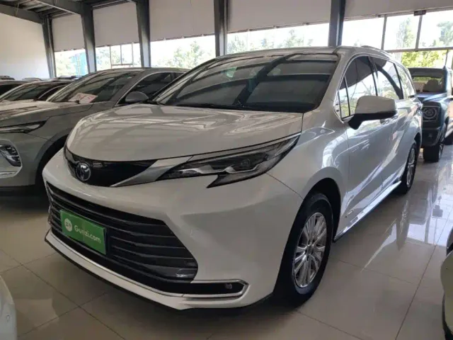 Фотография автомобиля — Toyota Sienna