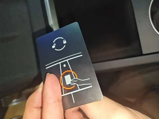 Tesla Model 3 — Фото автомобиля 8