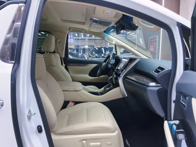 Toyota Vellfire — Фото автомобиля 4
