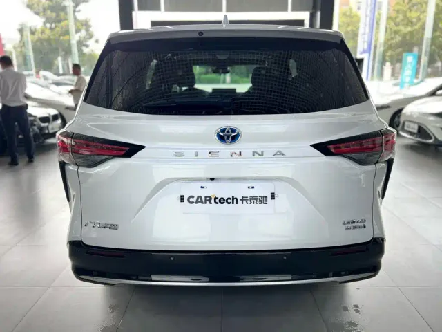 Toyota Sienna — Фото автомобиля 5