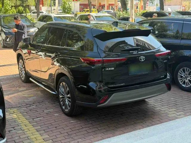 Toyota Highlander — Фото автомобиля 12