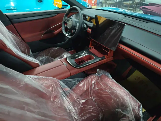 Xiaomi SU7 — Фото автомобиля 13