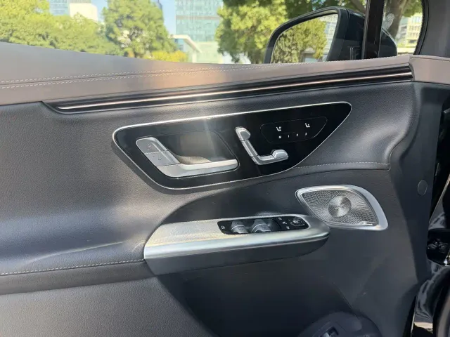 Mercedes-Benz EQE SUV — Фото автомобиля 14