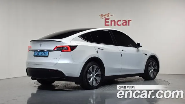 Tesla Model Y — Фото автомобиля 2
