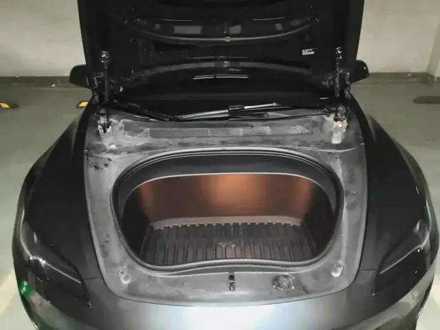 Tesla Model 3 — Фото автомобиля 16