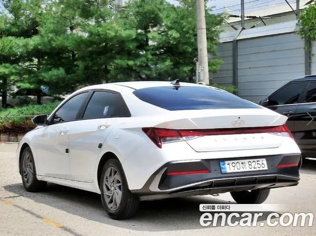 Hyundai Avante CN7 — Фото автомобиля 3