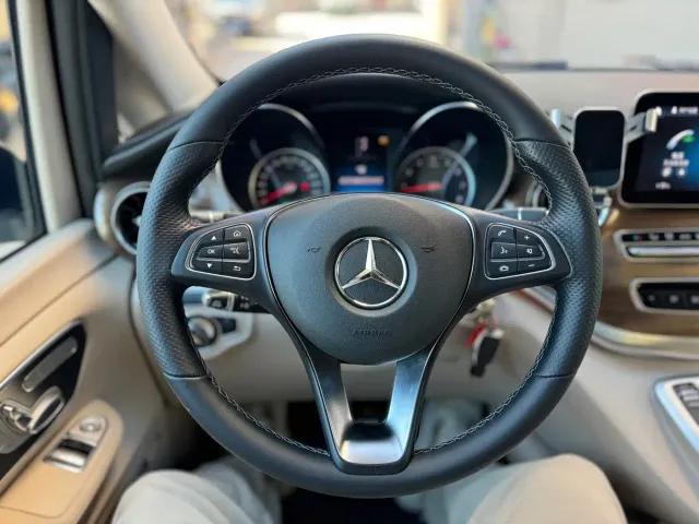 Mercedes-Benz V-Class — Фото автомобиля 22
