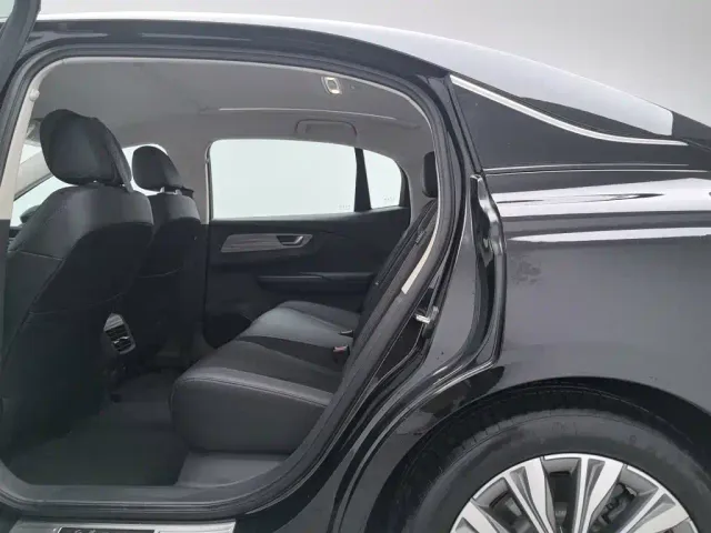 Hongqi E-QM5 — Фото автомобиля 15