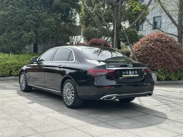 Mercedes-Benz E-Class — Фото автомобиля 15