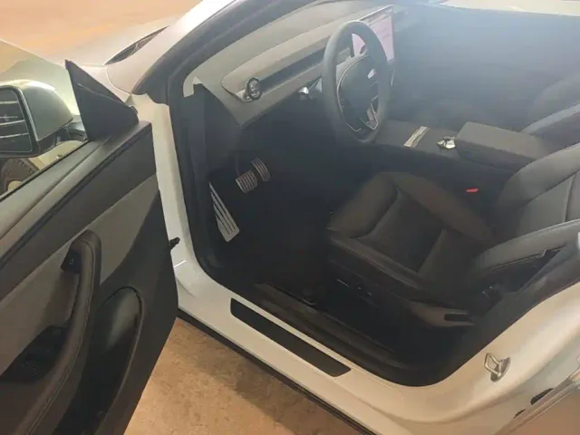 Tesla Model Y — Фото автомобиля 15