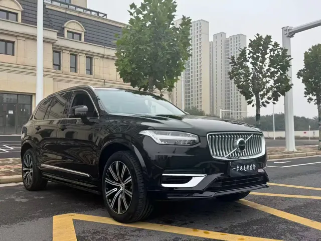 Volvo XC90 — Фото автомобиля 3